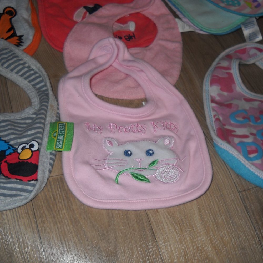 ASSORTMENT INFANT GIRLS BIBS - Picture 2 of 6